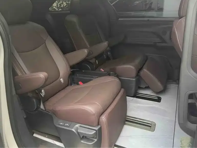 Toyota Granvia — фото 8