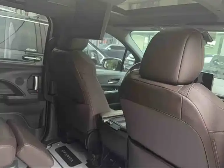 Toyota Granvia — фото 6