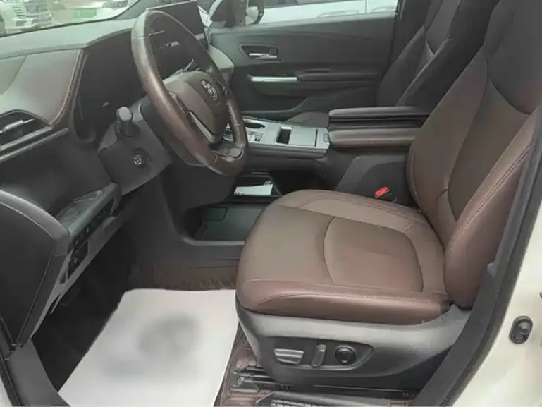 Toyota Granvia — фото 4