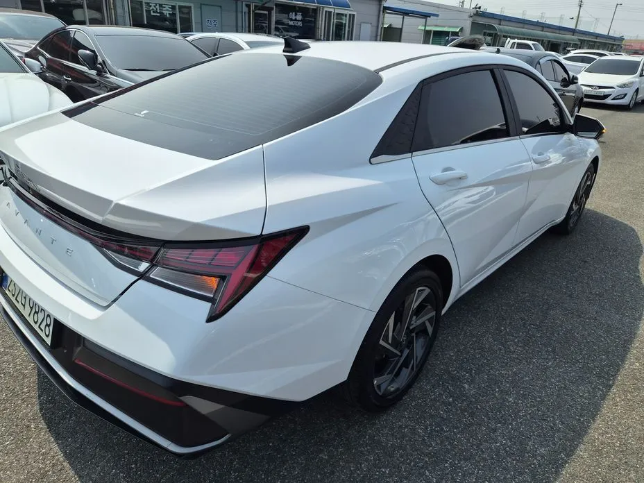 Hyundai AVANTE — фото 3