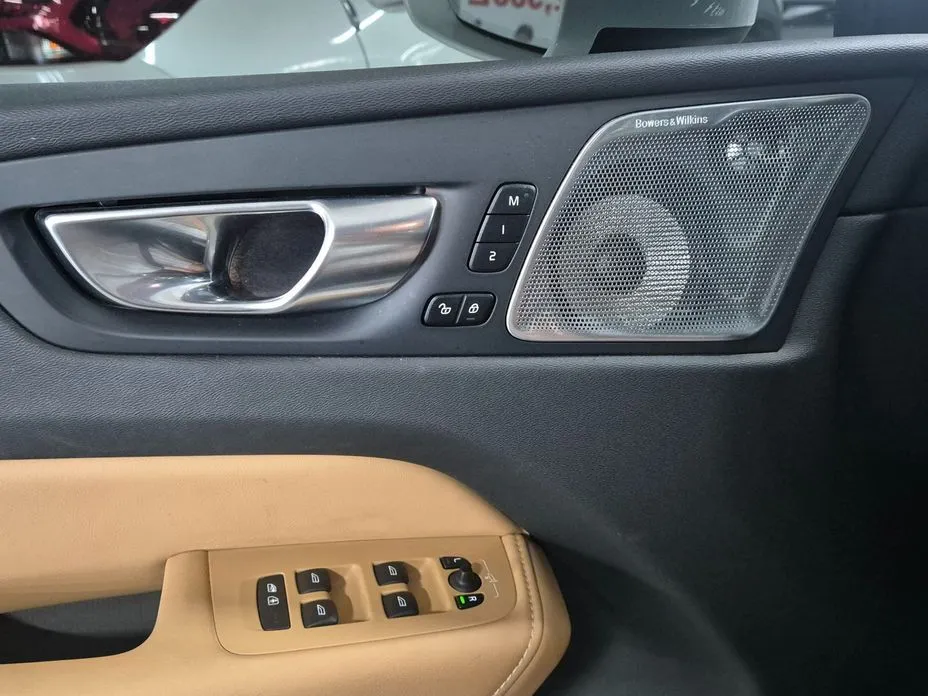 Volvo XC60 — фото 10
