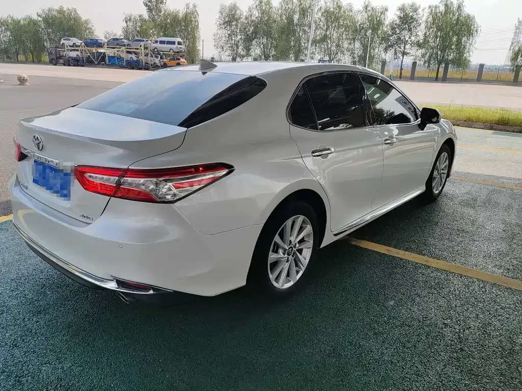 Toyota Camry — фото 7