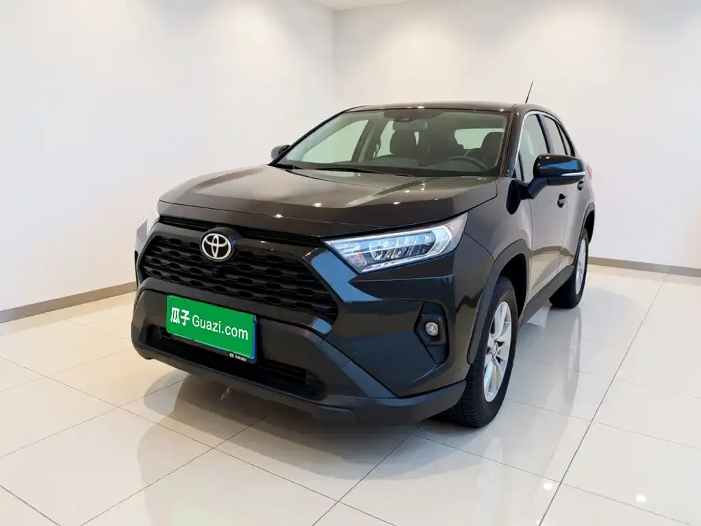 Toyota RAV4 — фото 1