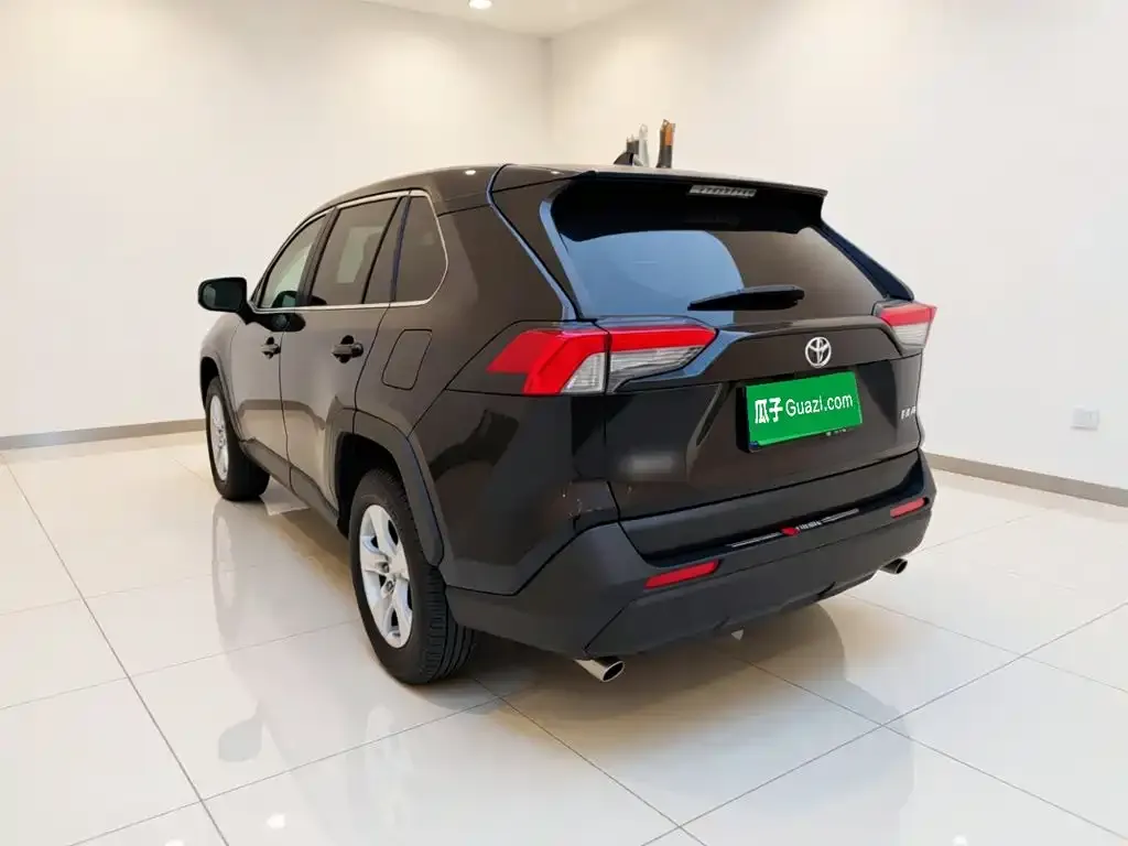 Toyota RAV4 — фото 4