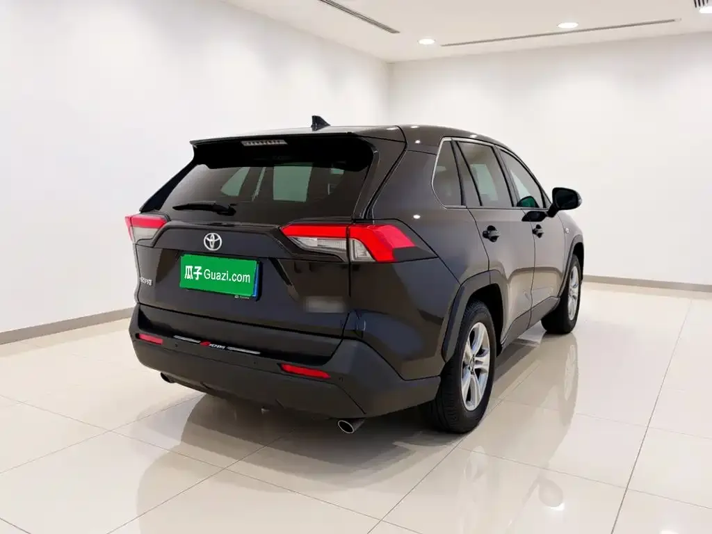 Toyota RAV4 — фото 3