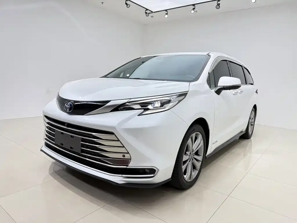 Toyota Sienna — фото 1