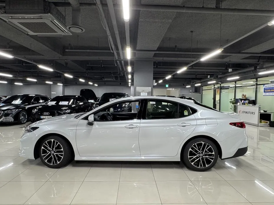 Toyota Camry — фото 5