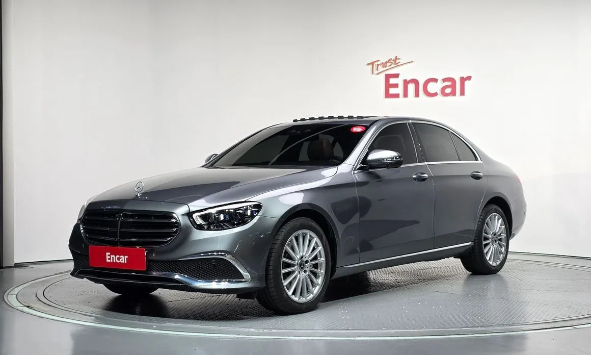 Mercedes-Benz E-Class — фото 1