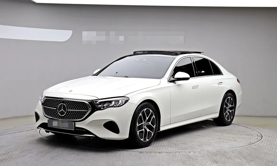 Mercedes-Benz E-Class — фото 1