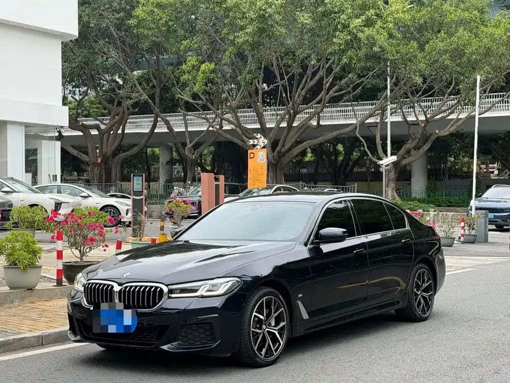 BMW 5 Series — фото 1