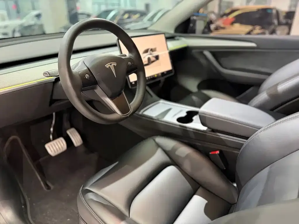 Tesla Model Y — фото 3