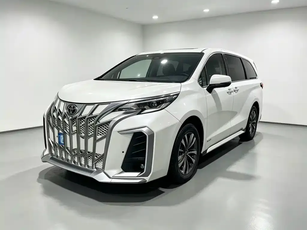 Toyota Granvia — фото 1