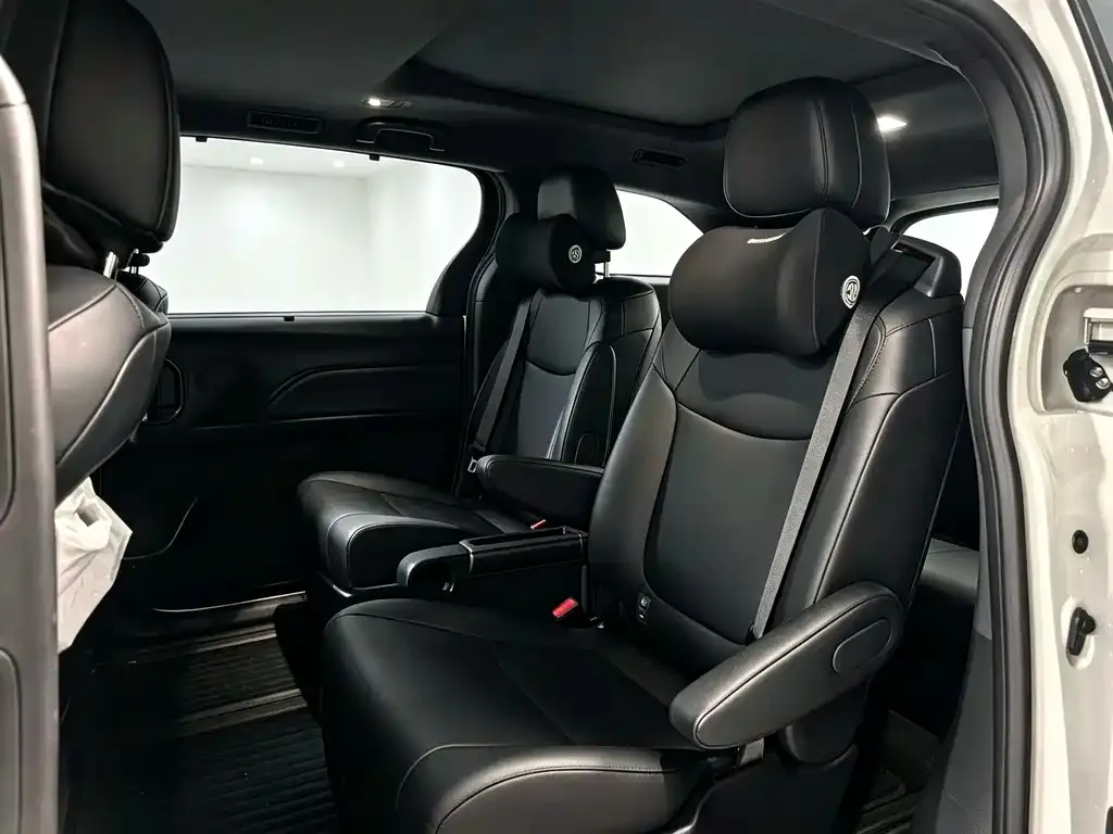 Toyota Granvia — фото 8