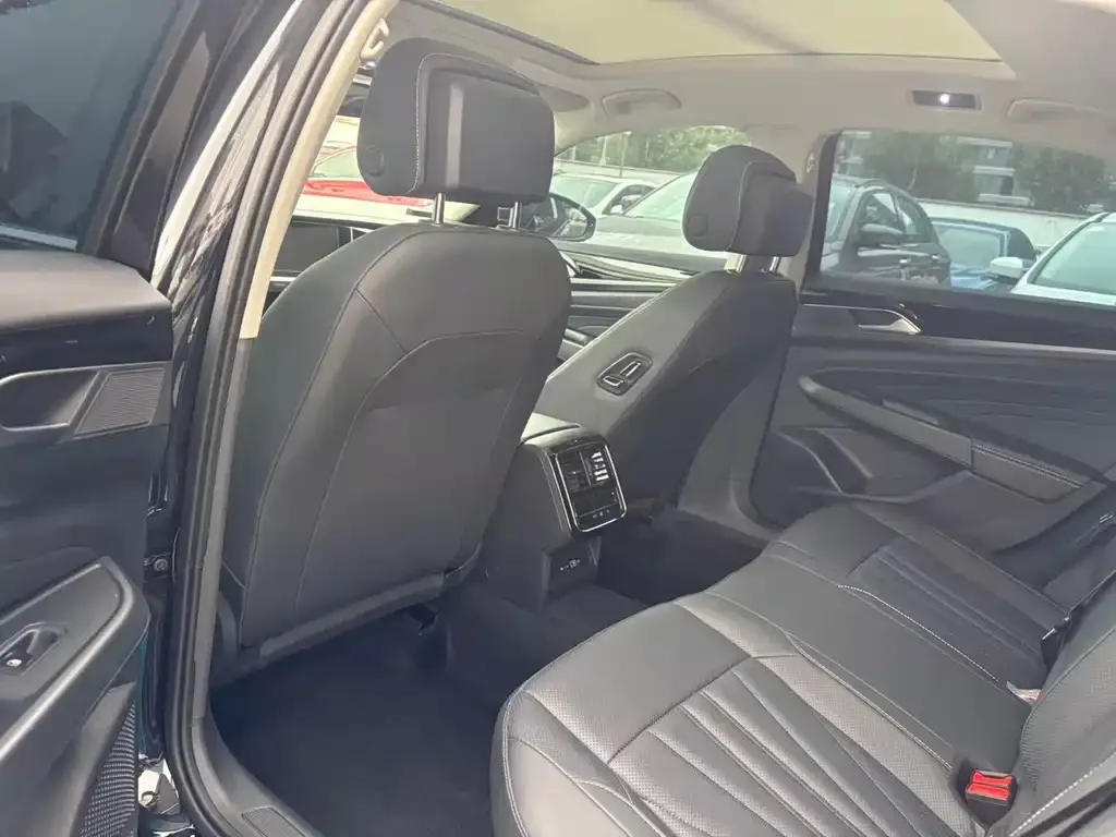Volkswagen Passat — фото 7