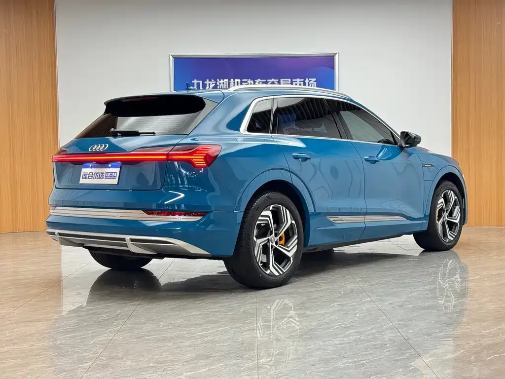 Audi e-tron — фото 4
