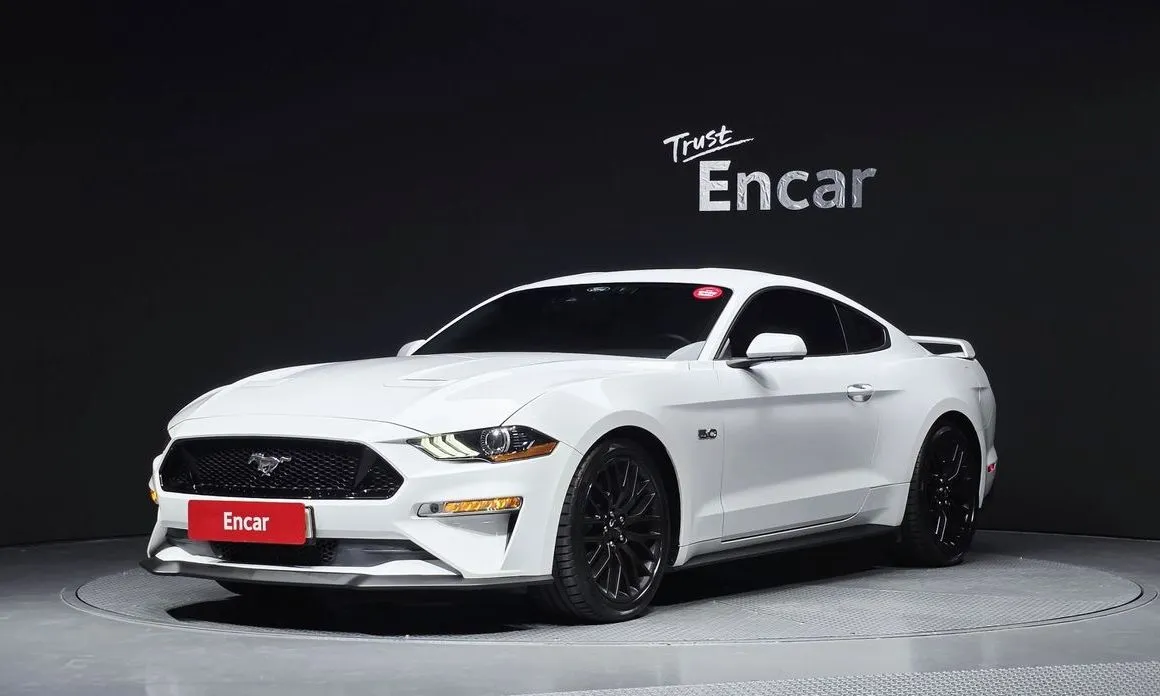 Ford Mustang — фото 1