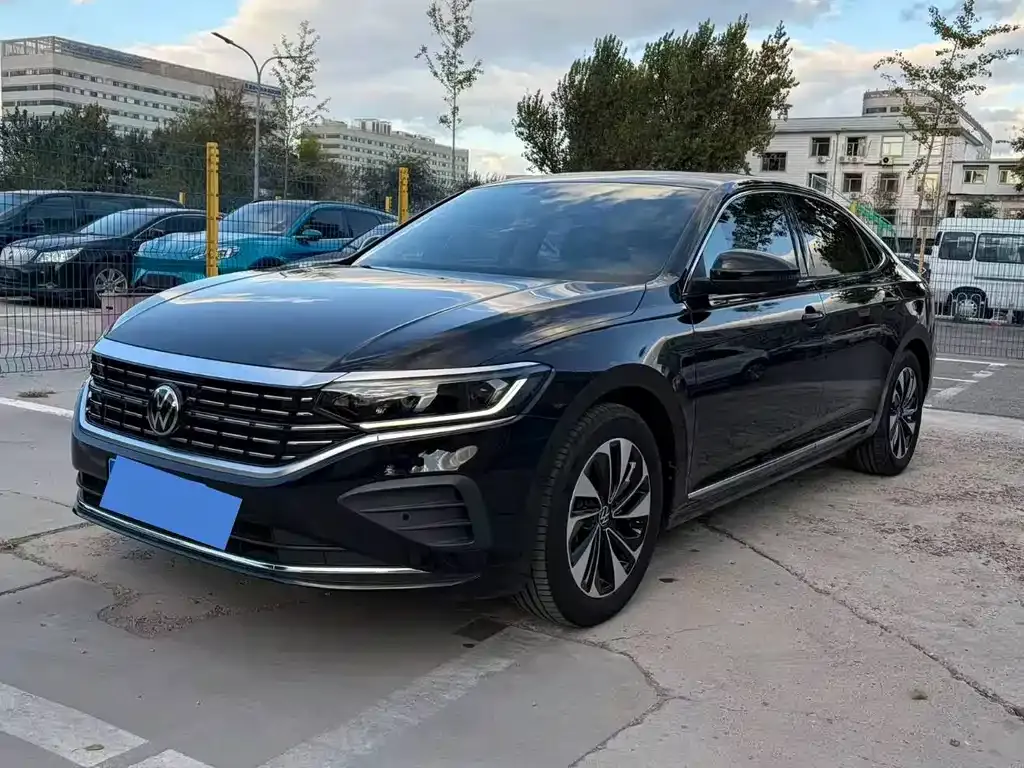 Volkswagen Passat — фото 1