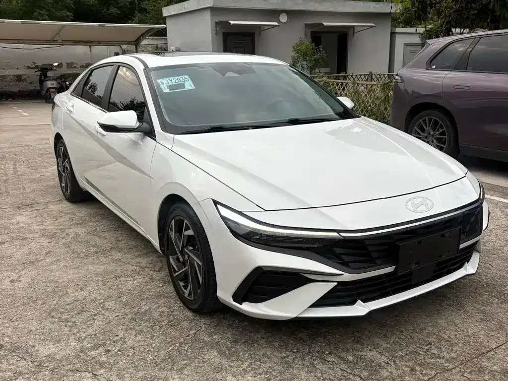 Hyundai Elantra — фото 3