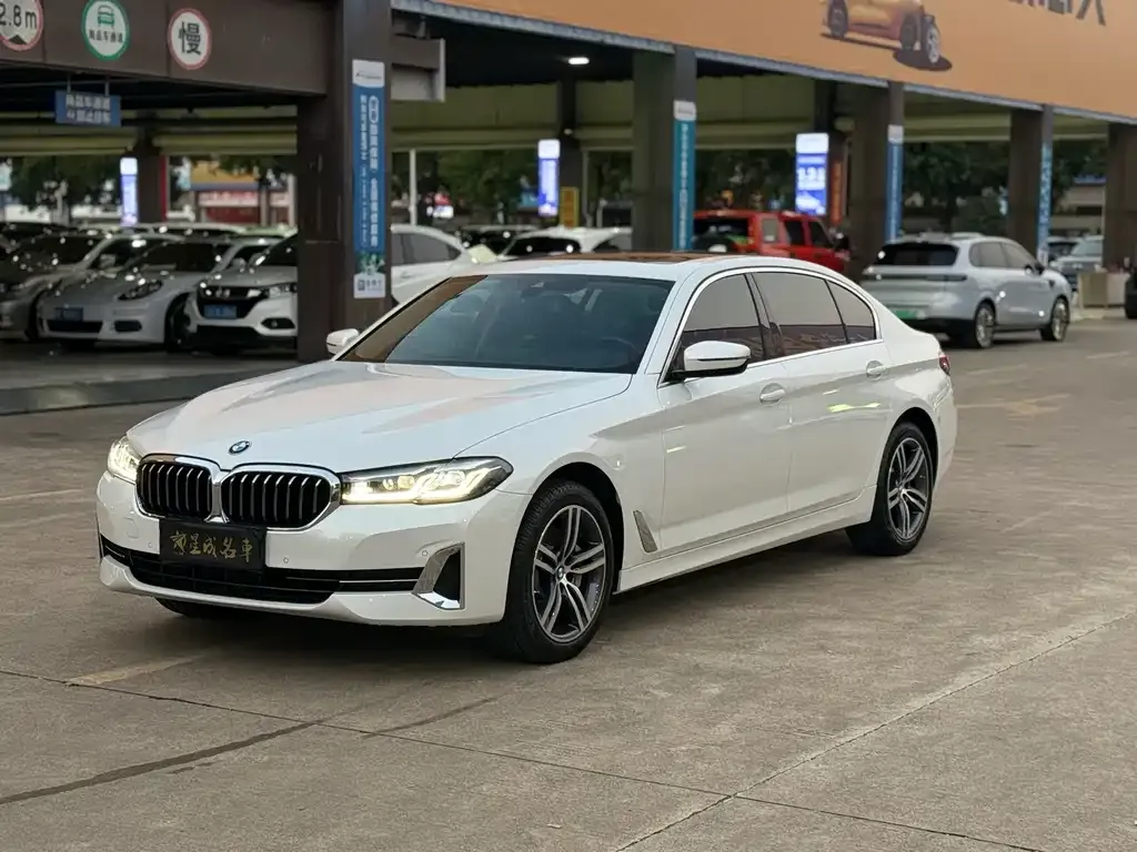 BMW 5 Series — фото 1