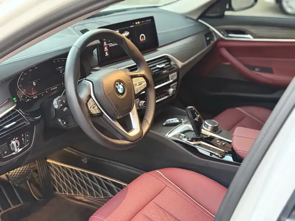 BMW 5 Series — фото 10