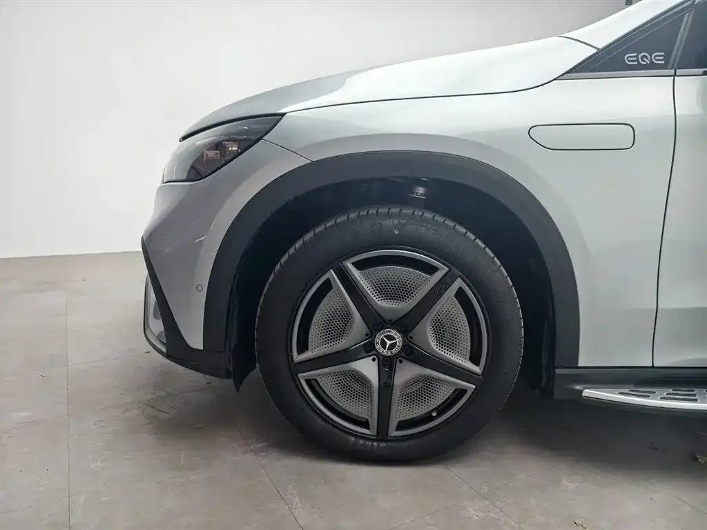 Mercedes-Benz EQE SUV — фото 10