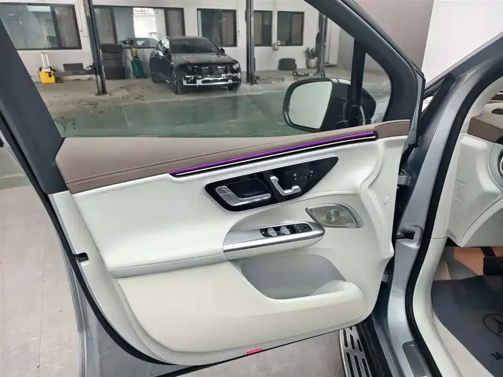 Mercedes-Benz EQE SUV — фото 4
