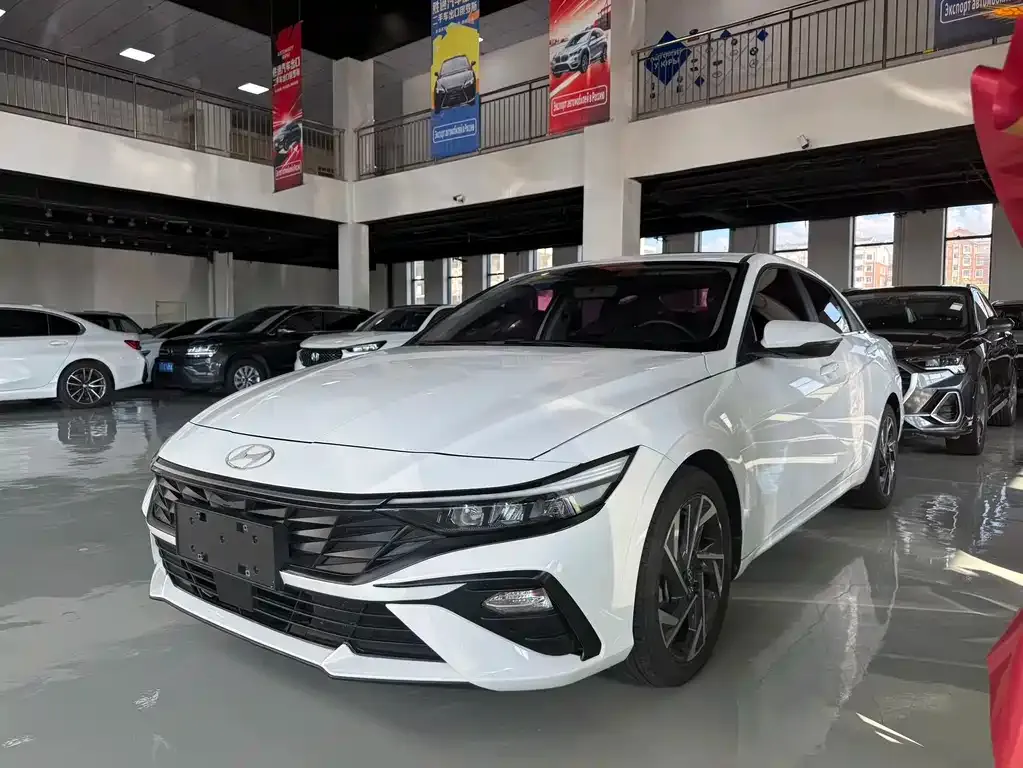 Hyundai Elantra — фото 10