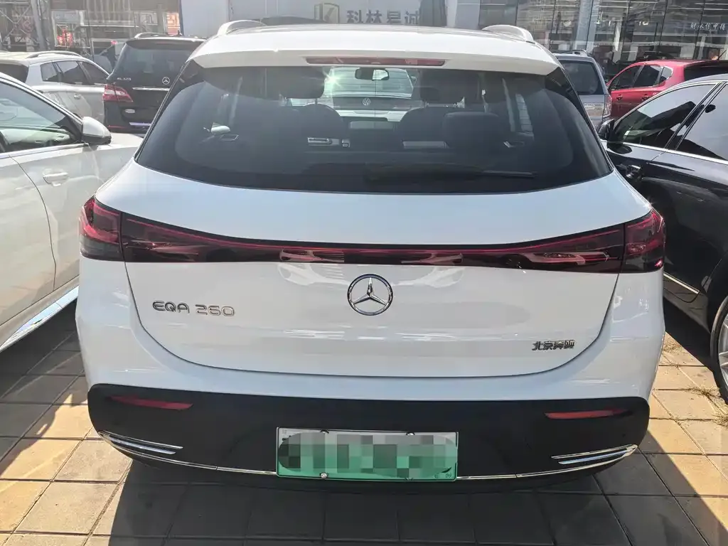 Mercedes-Benz EQA — фото 10