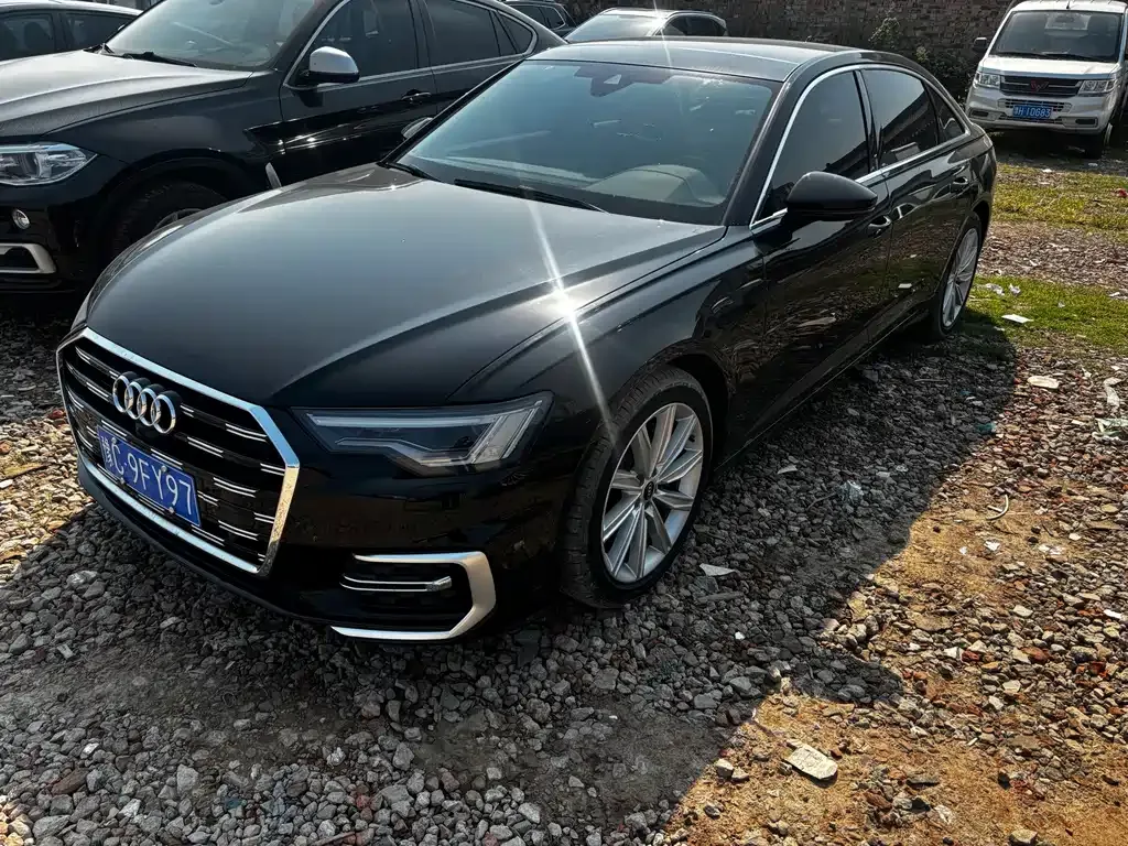Audi A6L — фото 1