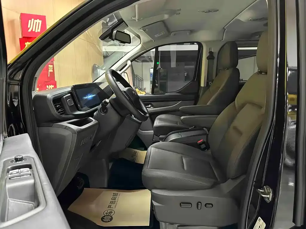 Ford Tourneo — фото 9