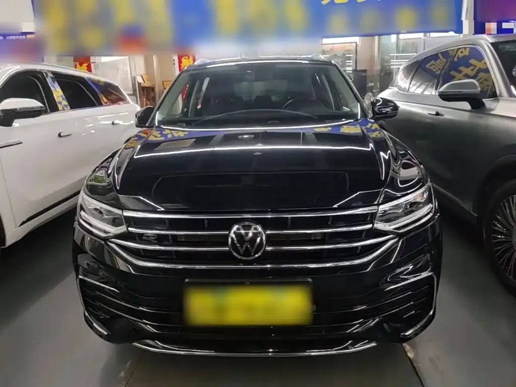 Volkswagen Tiguan L — фото 9