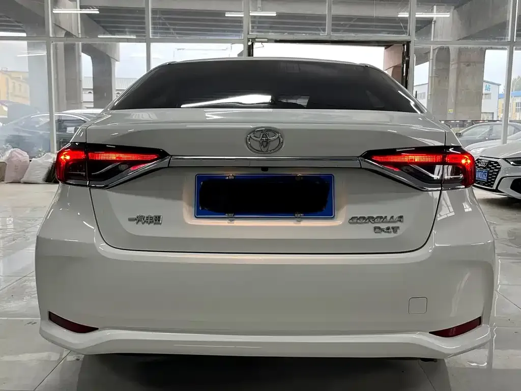 Toyota Corolla — фото 9