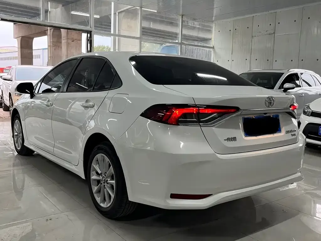 Toyota Corolla — фото 6