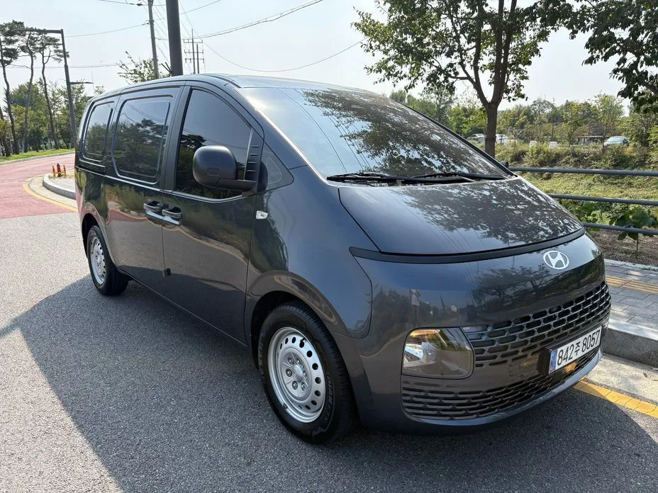 Hyundai Staria — фото 1
