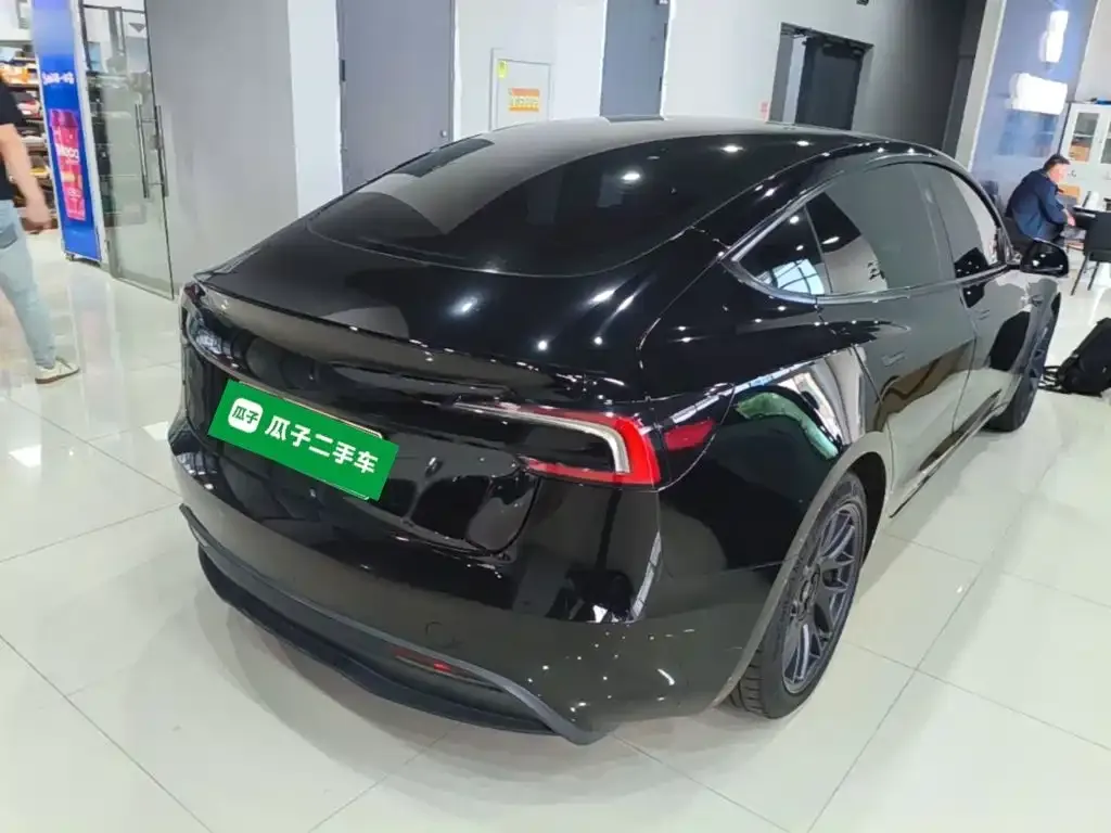 Tesla Model 3 — фото 10