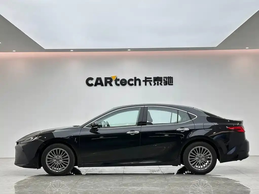 Toyota Camry — фото 9