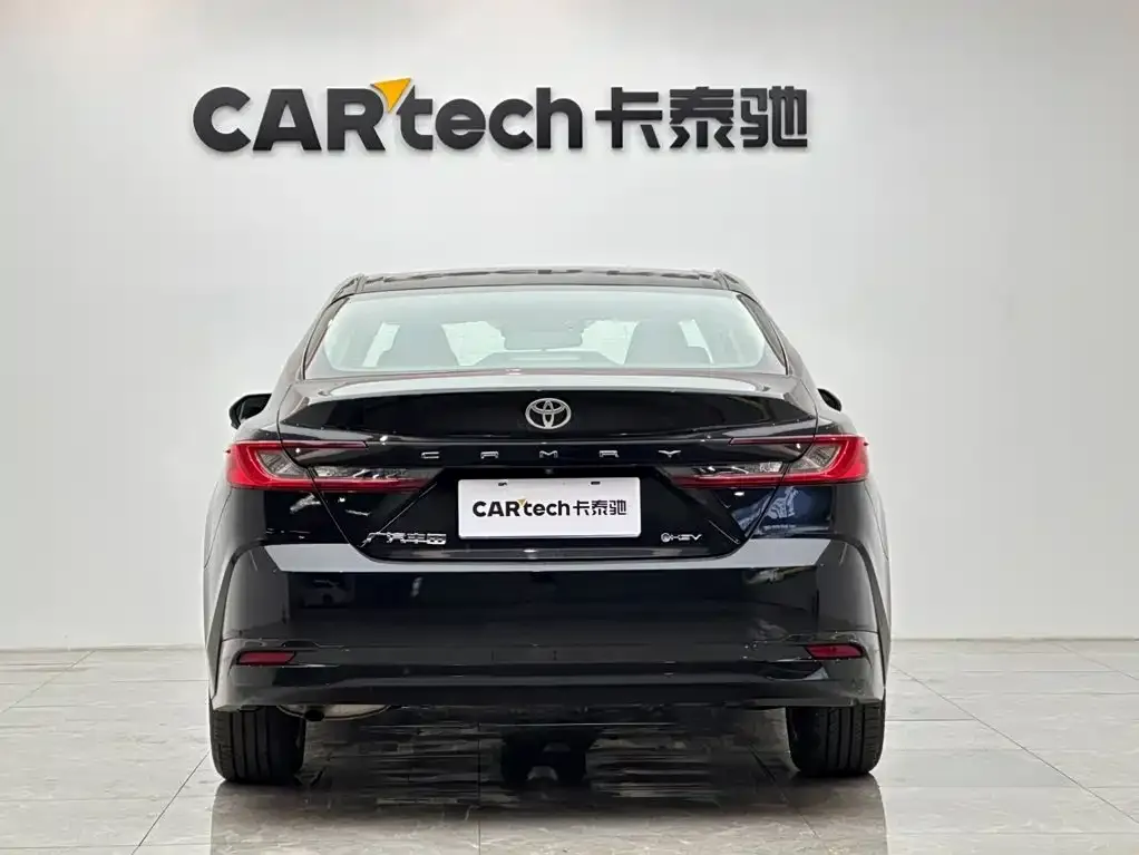 Toyota Camry — фото 5