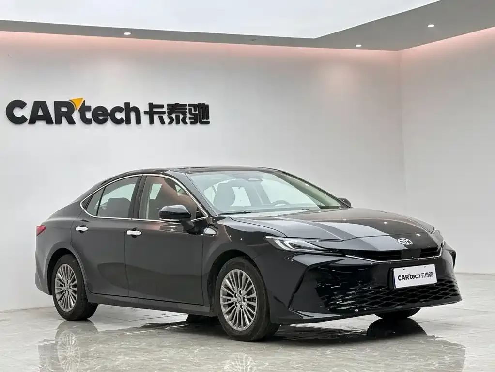 Toyota Camry — фото 10