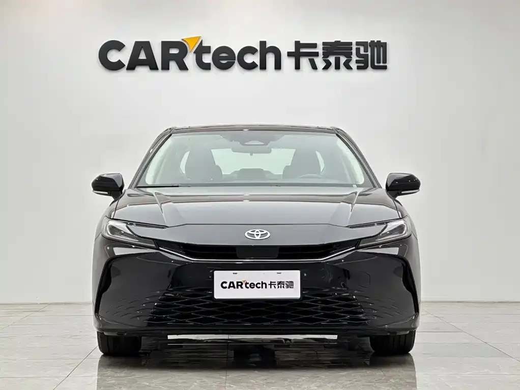 Toyota Camry — фото 7