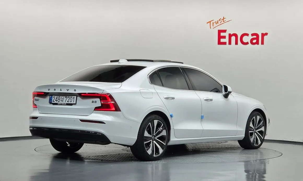 Volvo S60 — фото 10