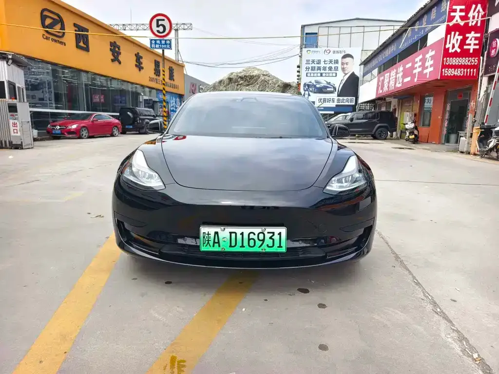 Tesla Model 3 — фото 1