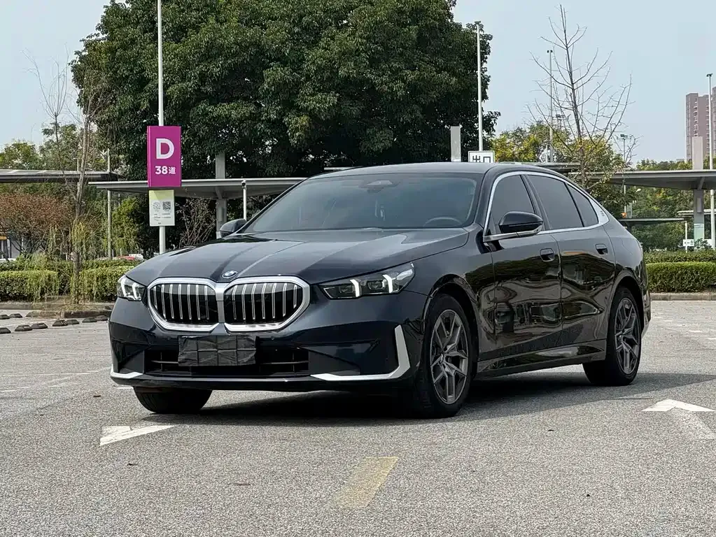 BMW 5 Series — фото 1