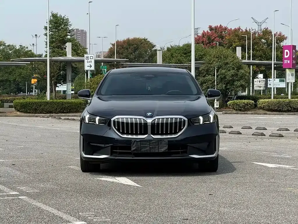 BMW 5 Series — фото 8