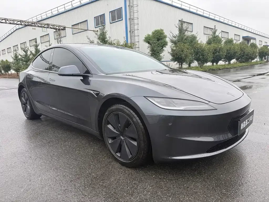 Tesla Model 3 — фото 9