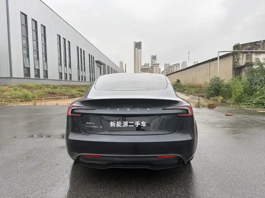 Tesla Model 3 — фото 2