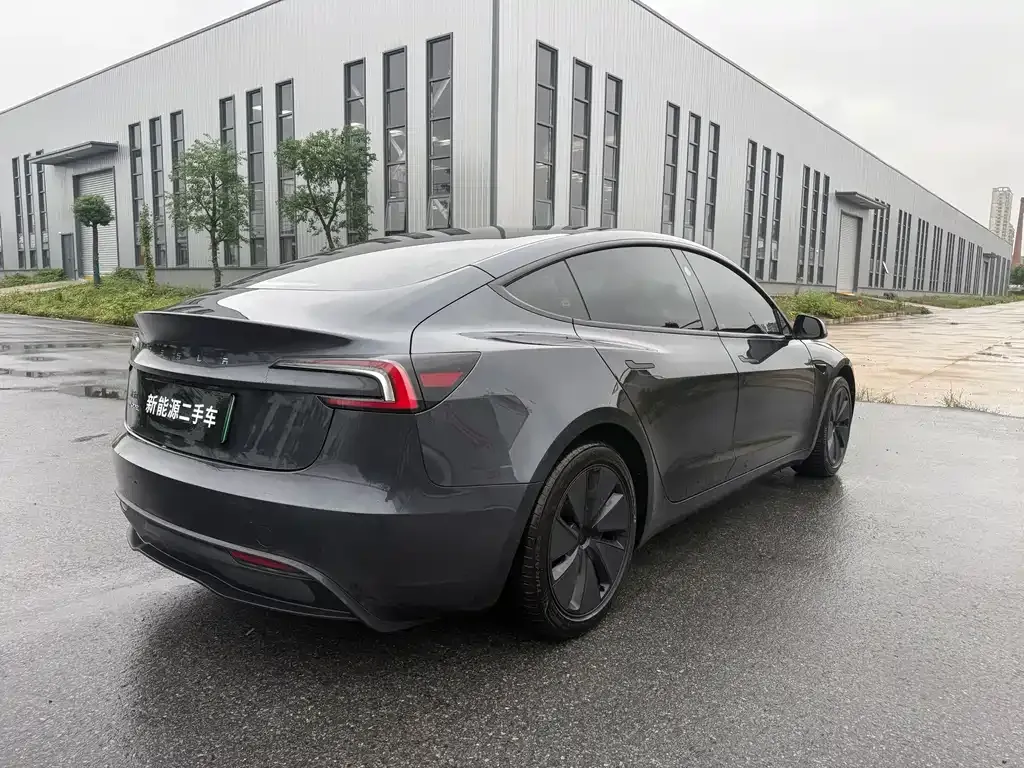 Tesla Model 3 — фото 8