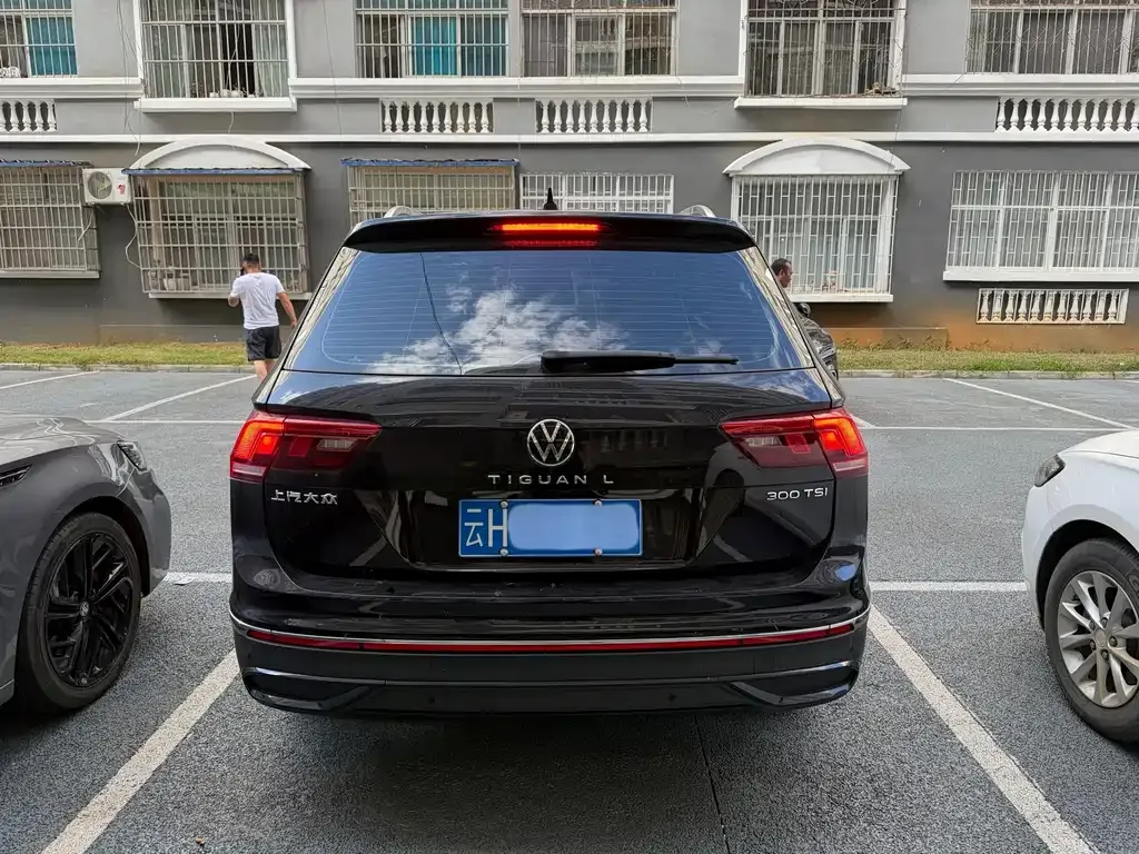 Volkswagen Tiguan L — фото 3