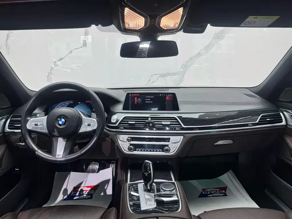 BMW 7 Series — фото 10