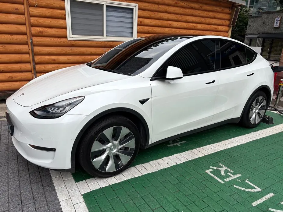 Tesla Model Y — фото 1