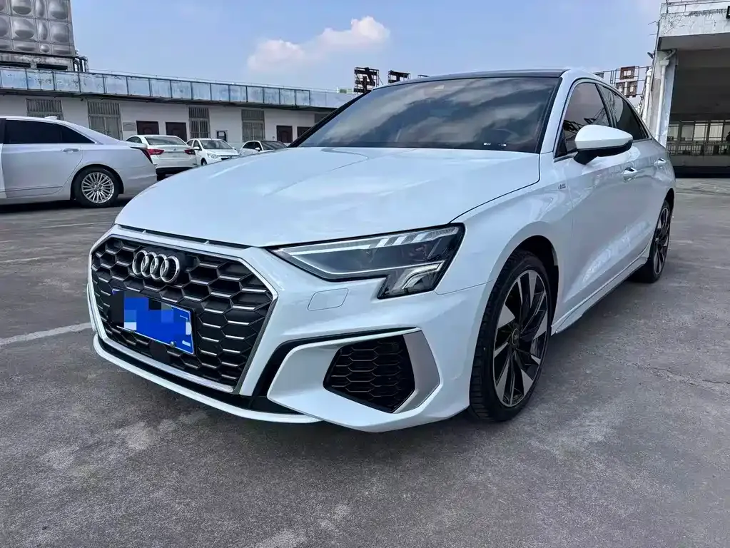 Audi A3 — фото 1